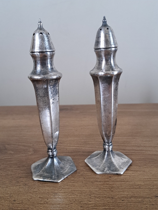 Source Unknown Other - Vintage Silver Plated Salt And Pepper Shakers Classic Traditional Collectible